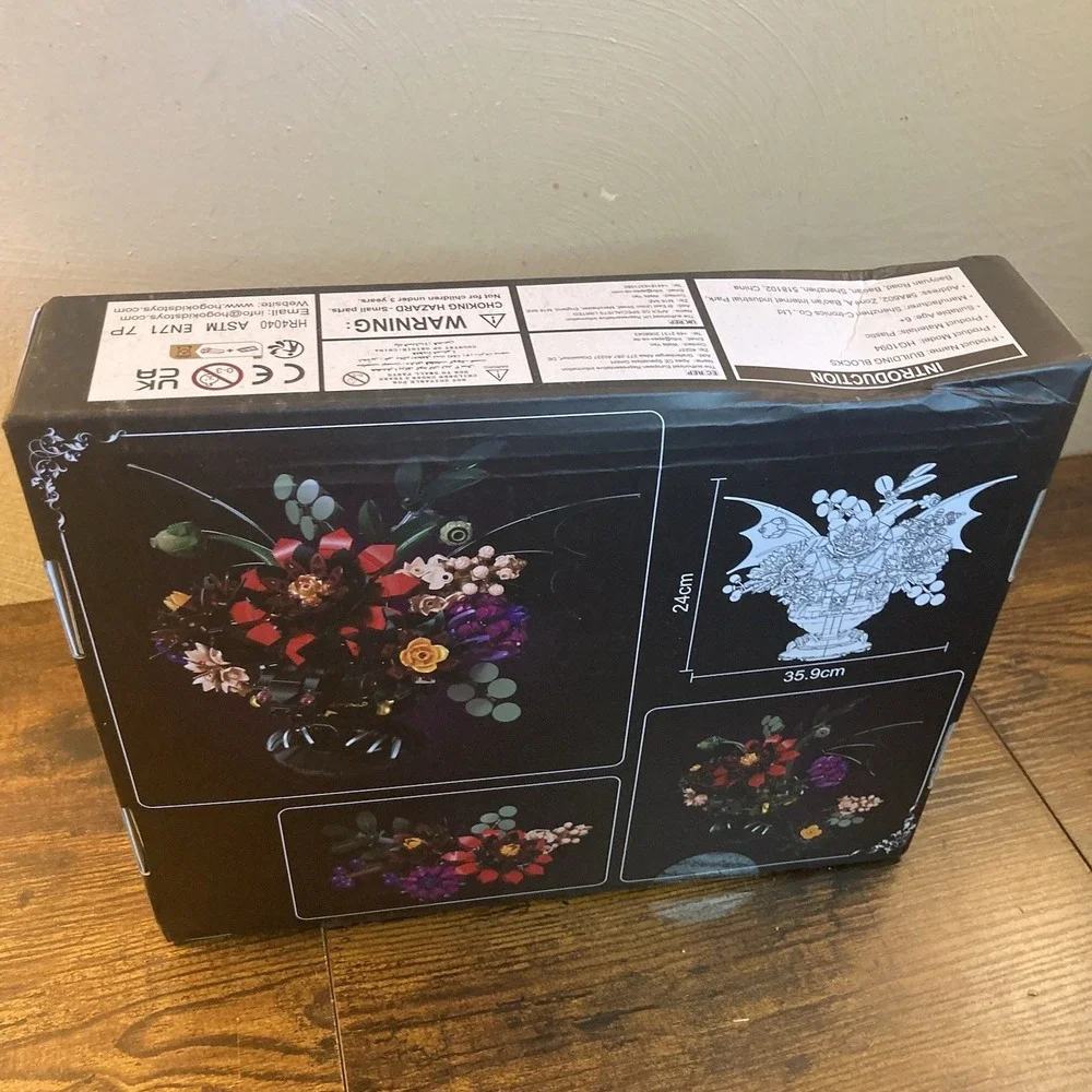 Midnight Requiem‎ Gothic Bat Flower Bouquet Building Blocks Bricks 840 Pieces 8+